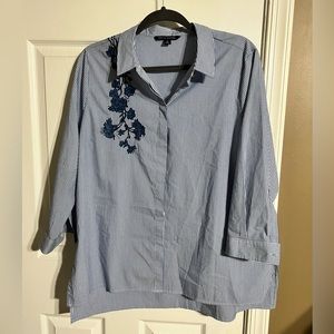 White and blue pin strip, button up collared shirt with 3/4 sleeve. Size xl